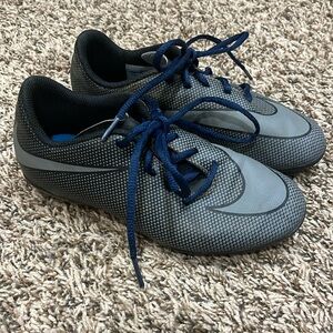 NIKE cleats 🖤
